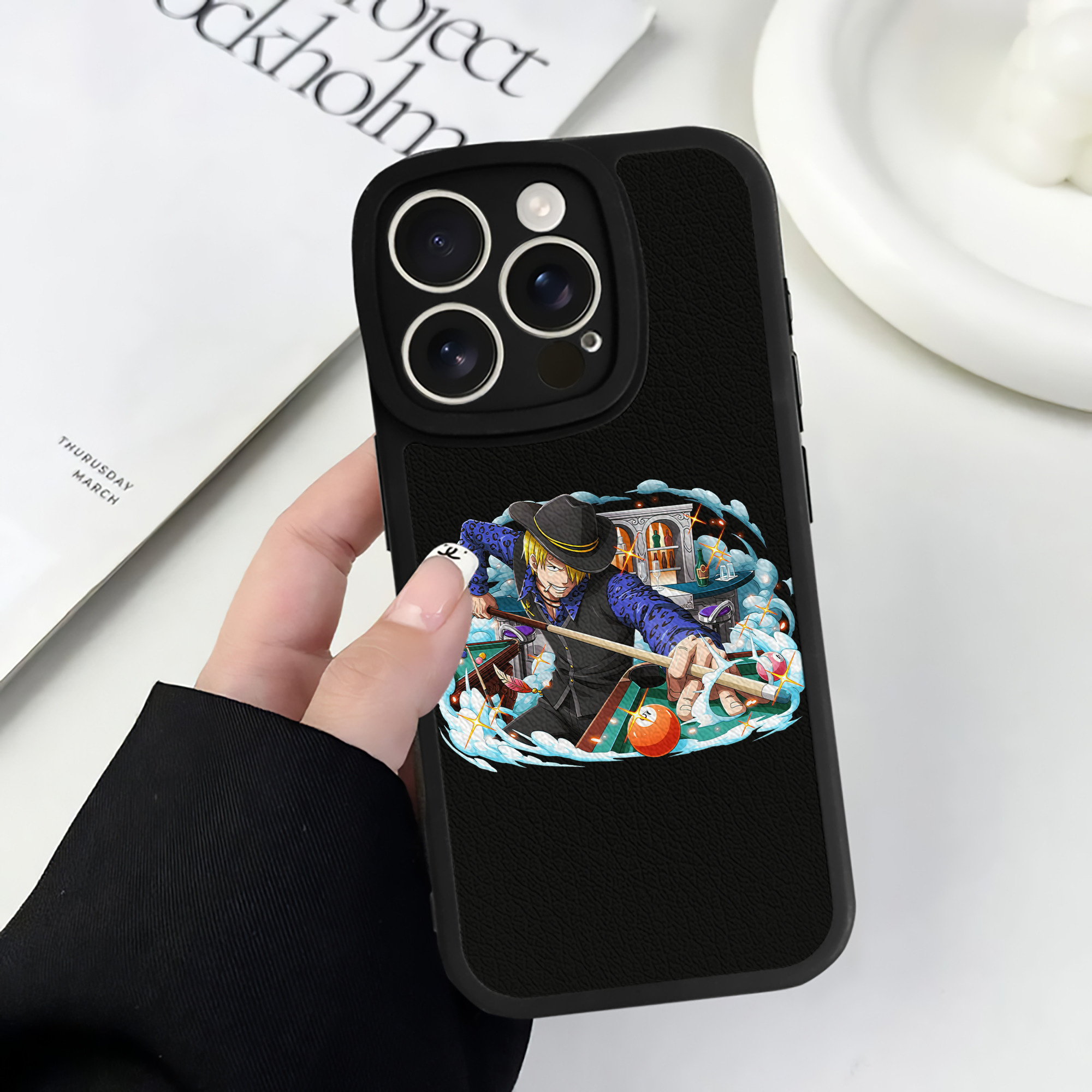 （画像用） ワンピース サンジ ONE PIECE Sanji 【iPhone 16シリーズ対応】シリコンスマホケース（レザー調） 材質：シリコン